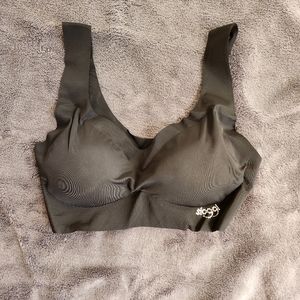 Soft seamless bra